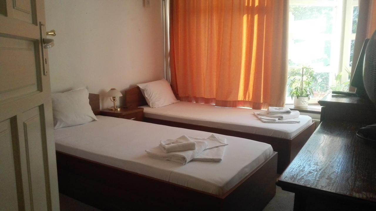 Family Hotel Rositsa Sevlievo Ngoại thất bức ảnh